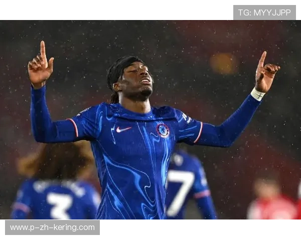 切尔西弧顶的转移球为前场打开了通路 切尔西弧顶的转移球为前场打开了通路