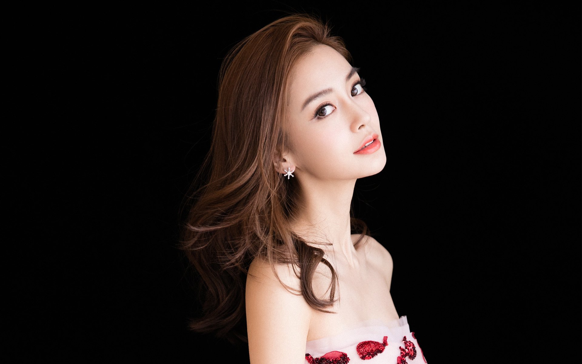 利物浦在欧冠中奋勇争夺,冲击更高荣誉