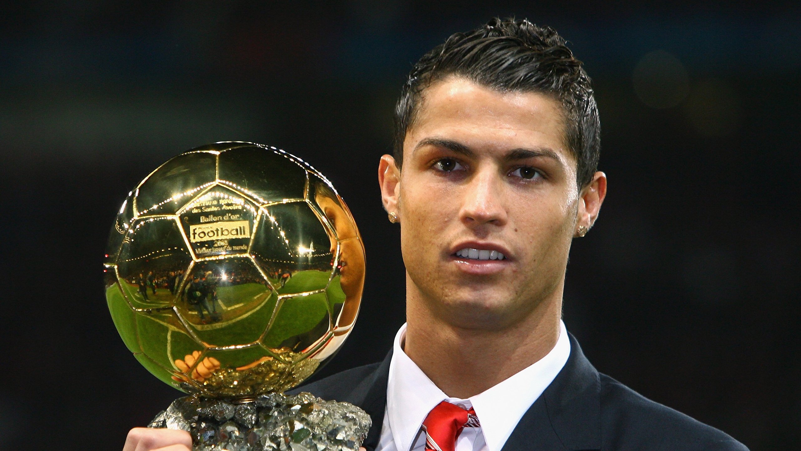 世界杯：青少年报足球兴趣班比例大增 家长不再单纯以学习为重